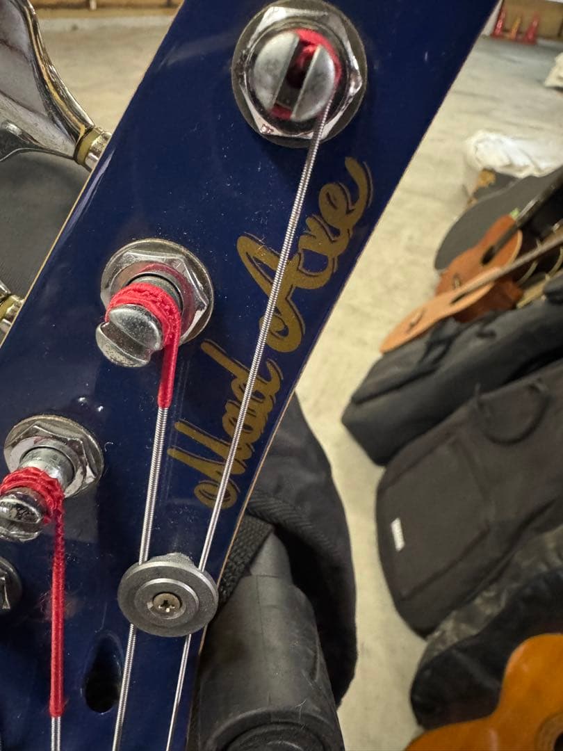 YMad Axe 4弦エレキベース 青