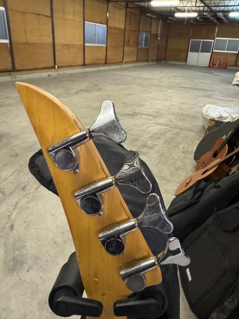 YMad Axe 4弦エレキベース 青