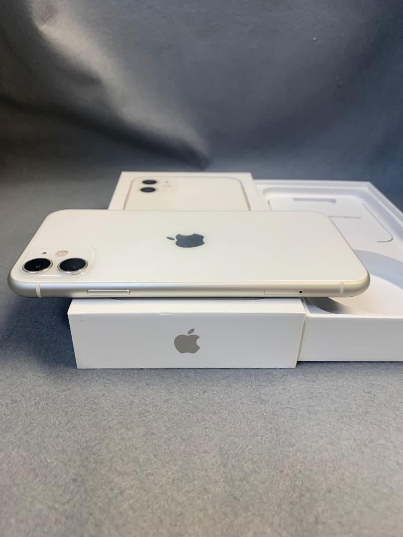 超美品　国内版　SIMフリー　iPhone11 128GB ホワイト色