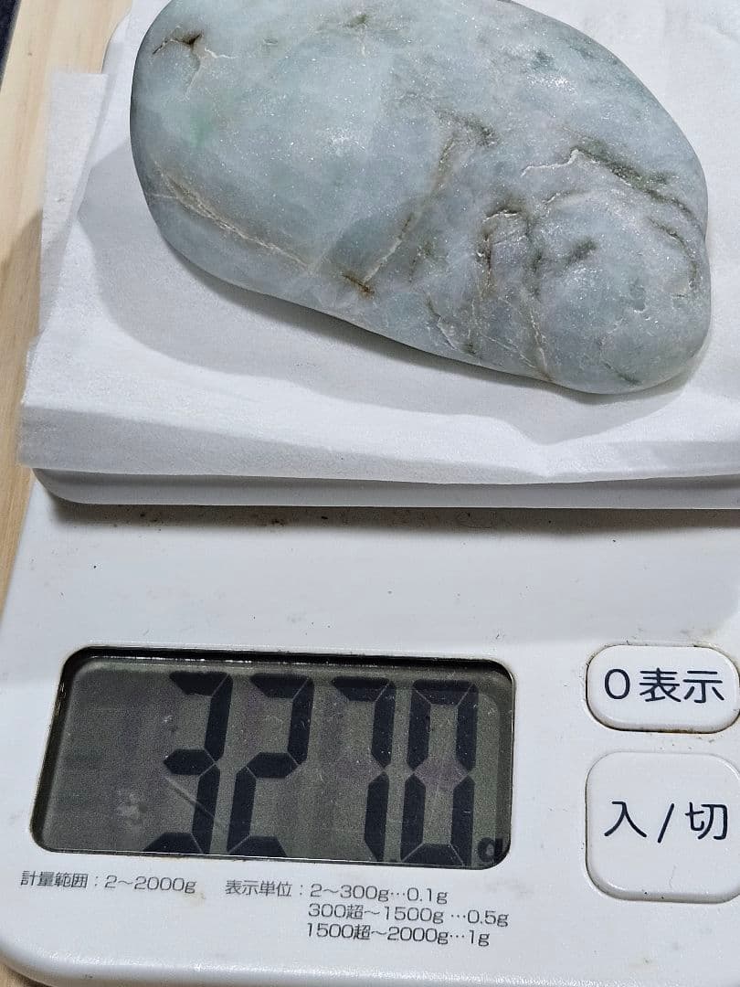 透過が美しい糸魚川翡翠原石 約327g