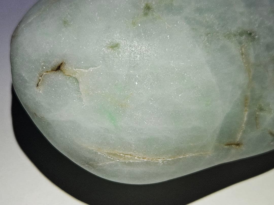 透過が美しい糸魚川翡翠原石 約327g