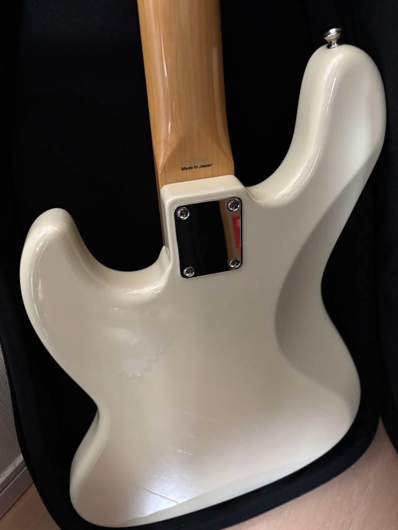 ベース Tokai AJB108