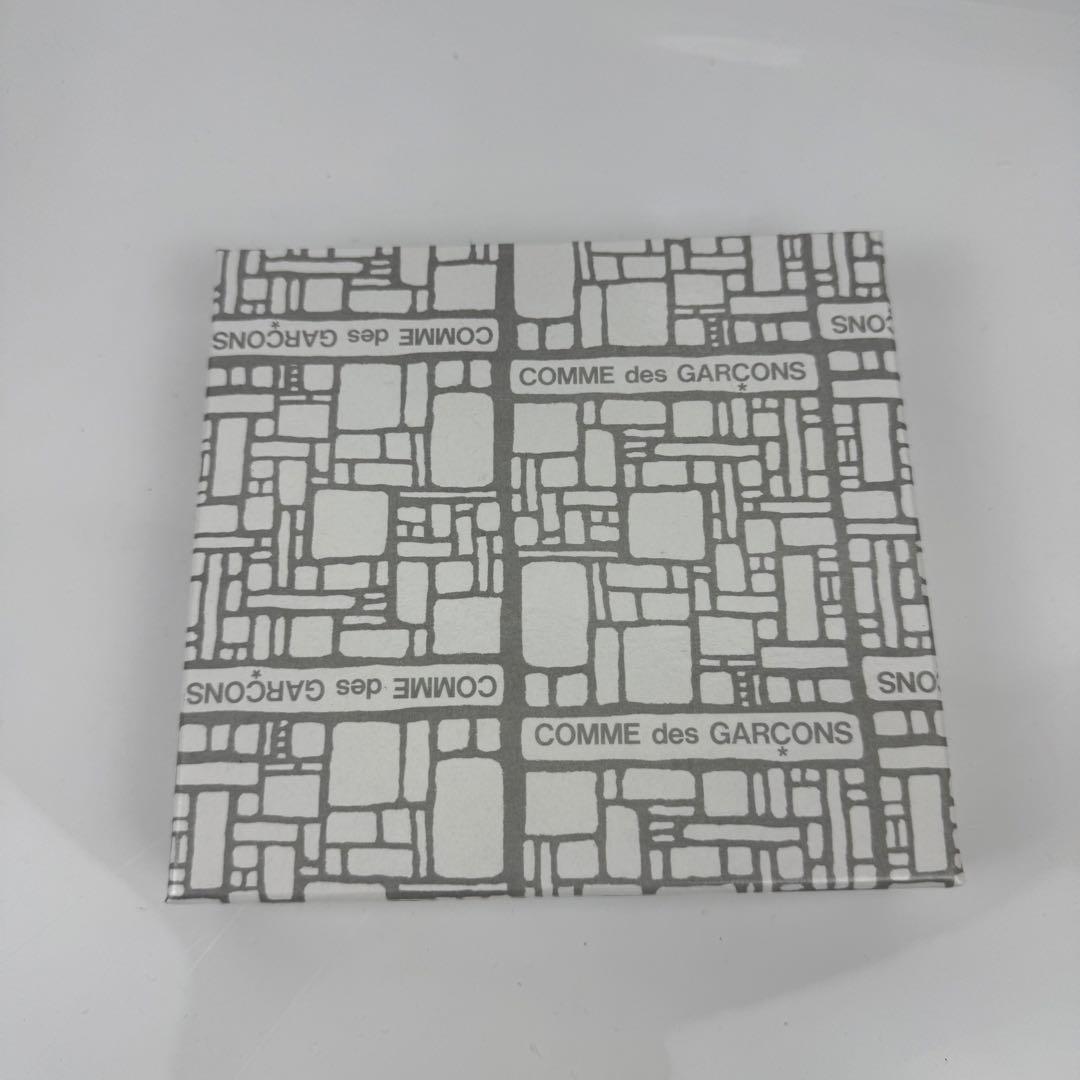 【保存箱付/美品】コムデギャルソン 二つ折り財布 レザー エンボスドット 黒