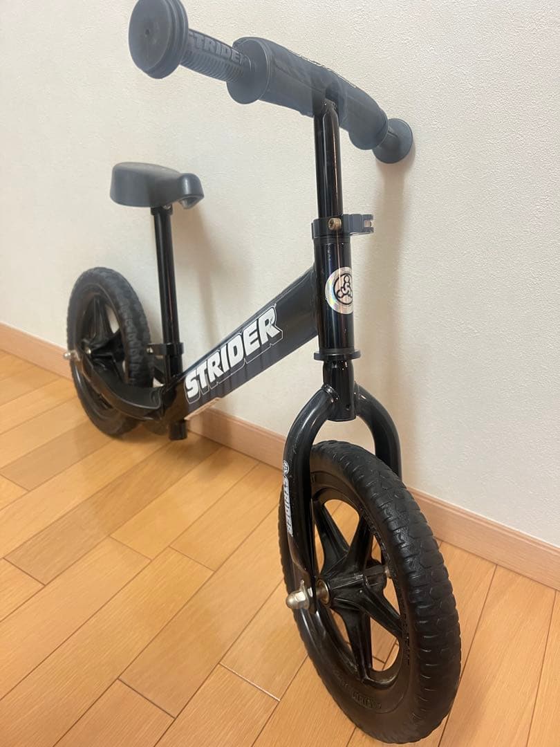 【美品】STRIDER 12 バランスバイク ブラック