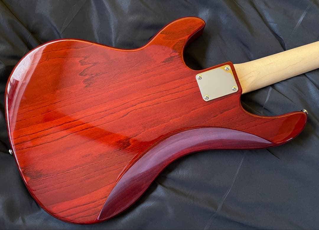 G&L kilotonトリビュートシリーズ　キルトン　新品ケース付 エレキベース