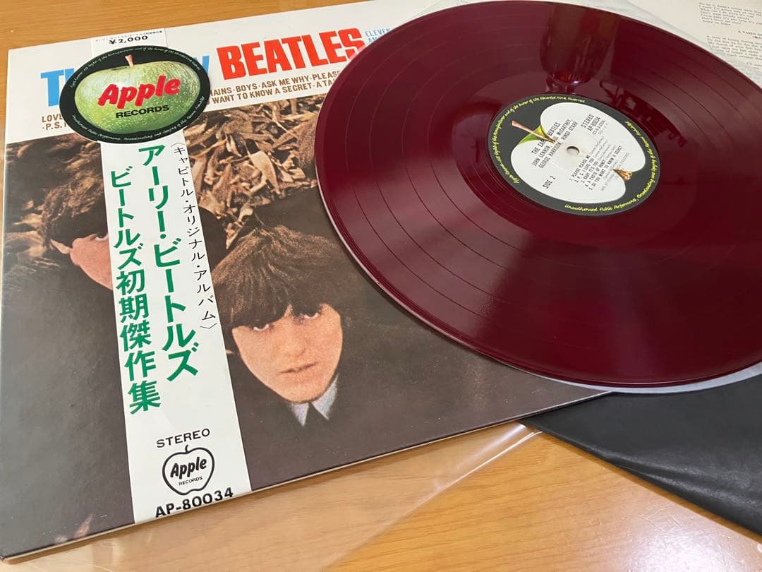 このタイトルの赤盤は、激レア　しかもミント盤　アーリー初期傑作集　ビートルズ