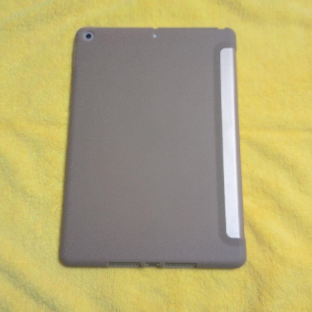 iPad(第8世代) Wi-Fi celluler 本体 カバー付き (変形有)