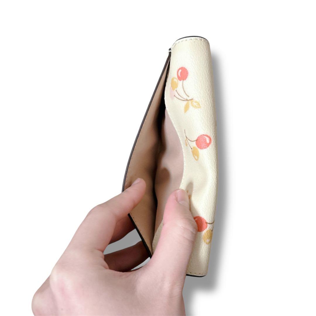 【美品】 コーチ 財布 2つ折り クリーム色 チェリー柄