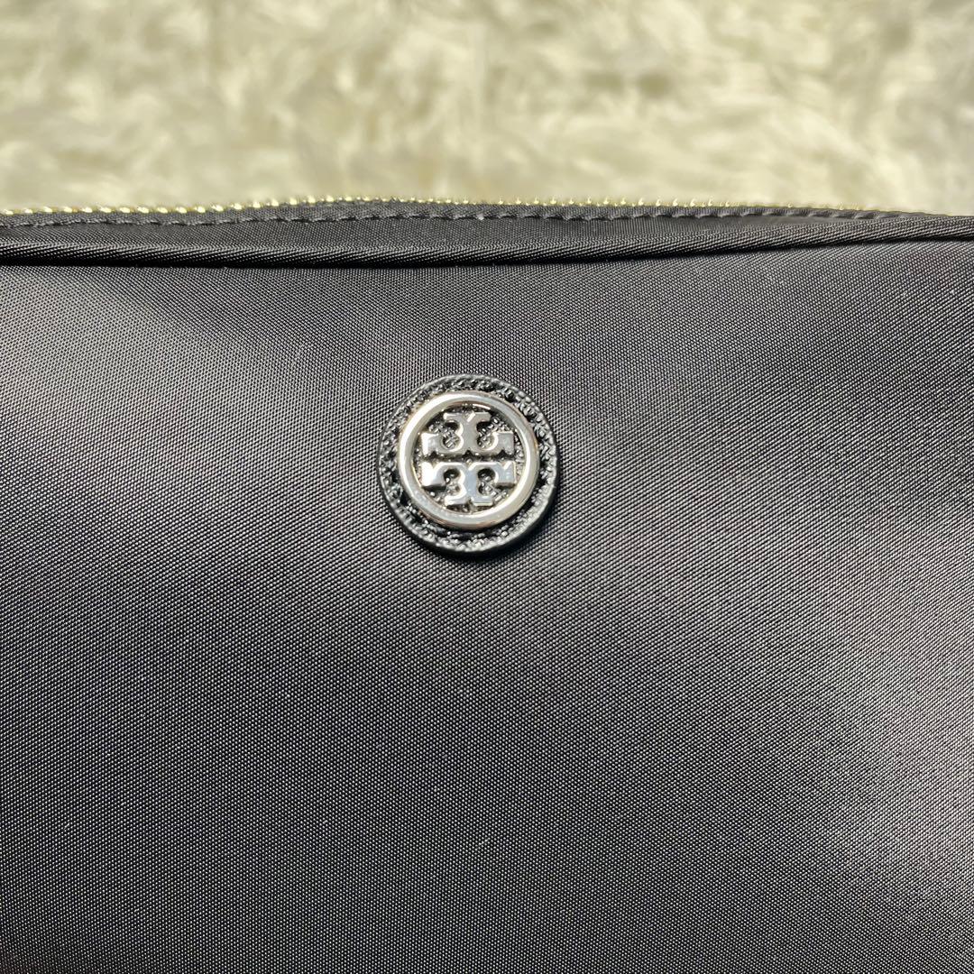 【美品】Tory Burch ボディバッグ ナイロン シルバーロゴ ブラック