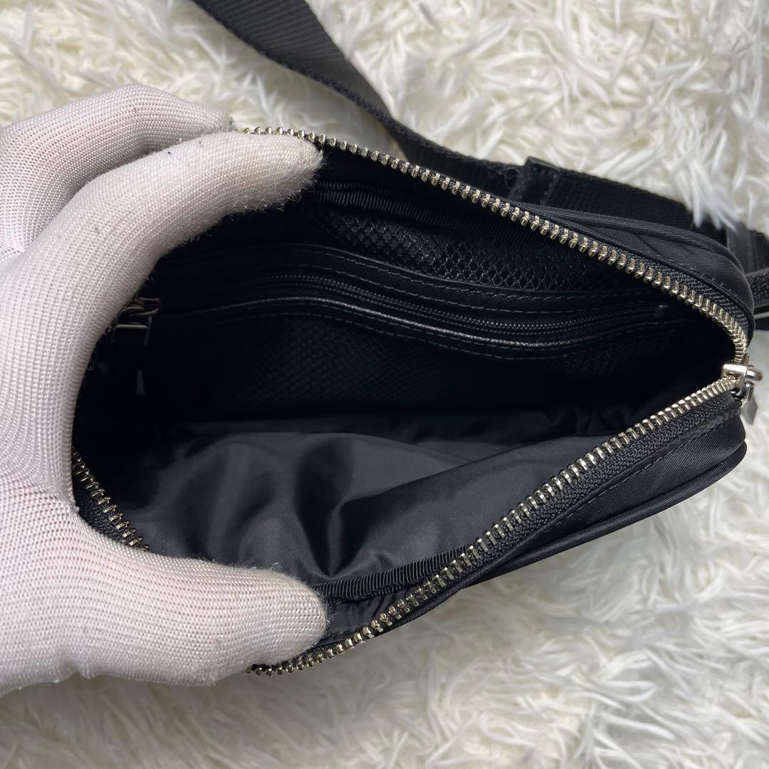 【美品】Tory Burch ボディバッグ ナイロン シルバーロゴ ブラック
