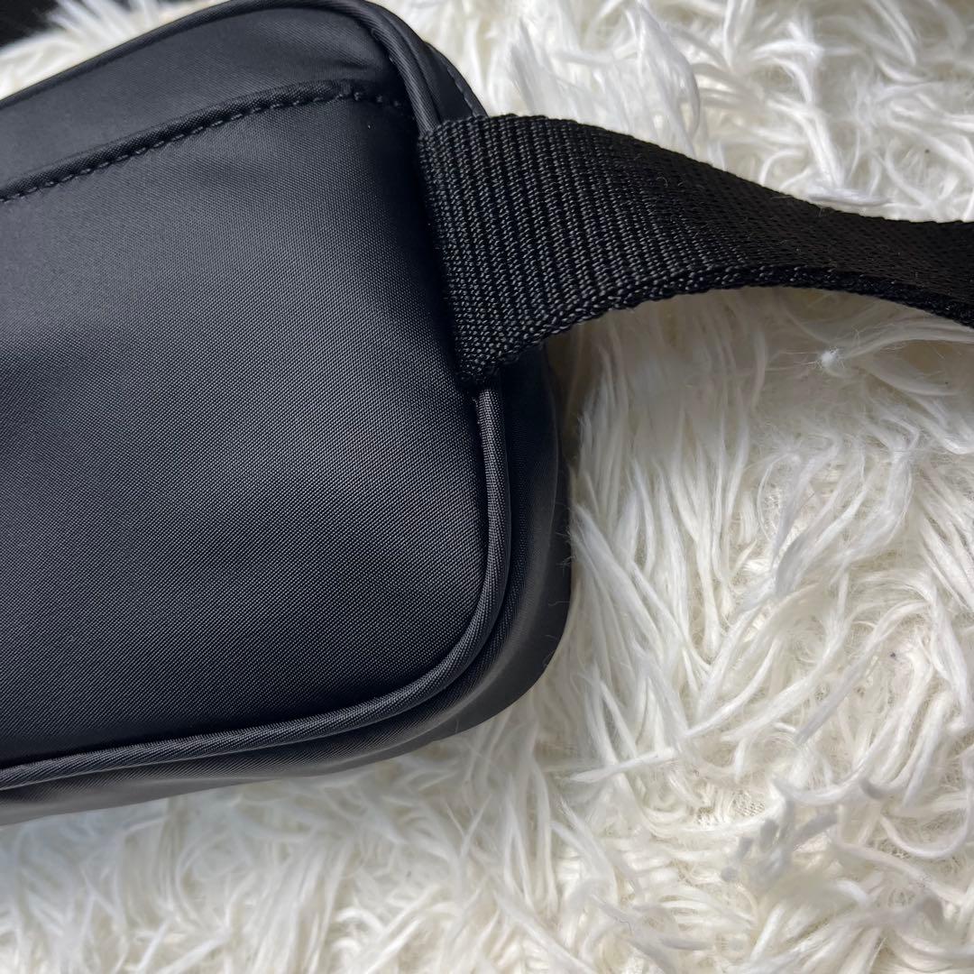 【美品】Tory Burch ボディバッグ ナイロン シルバーロゴ ブラック