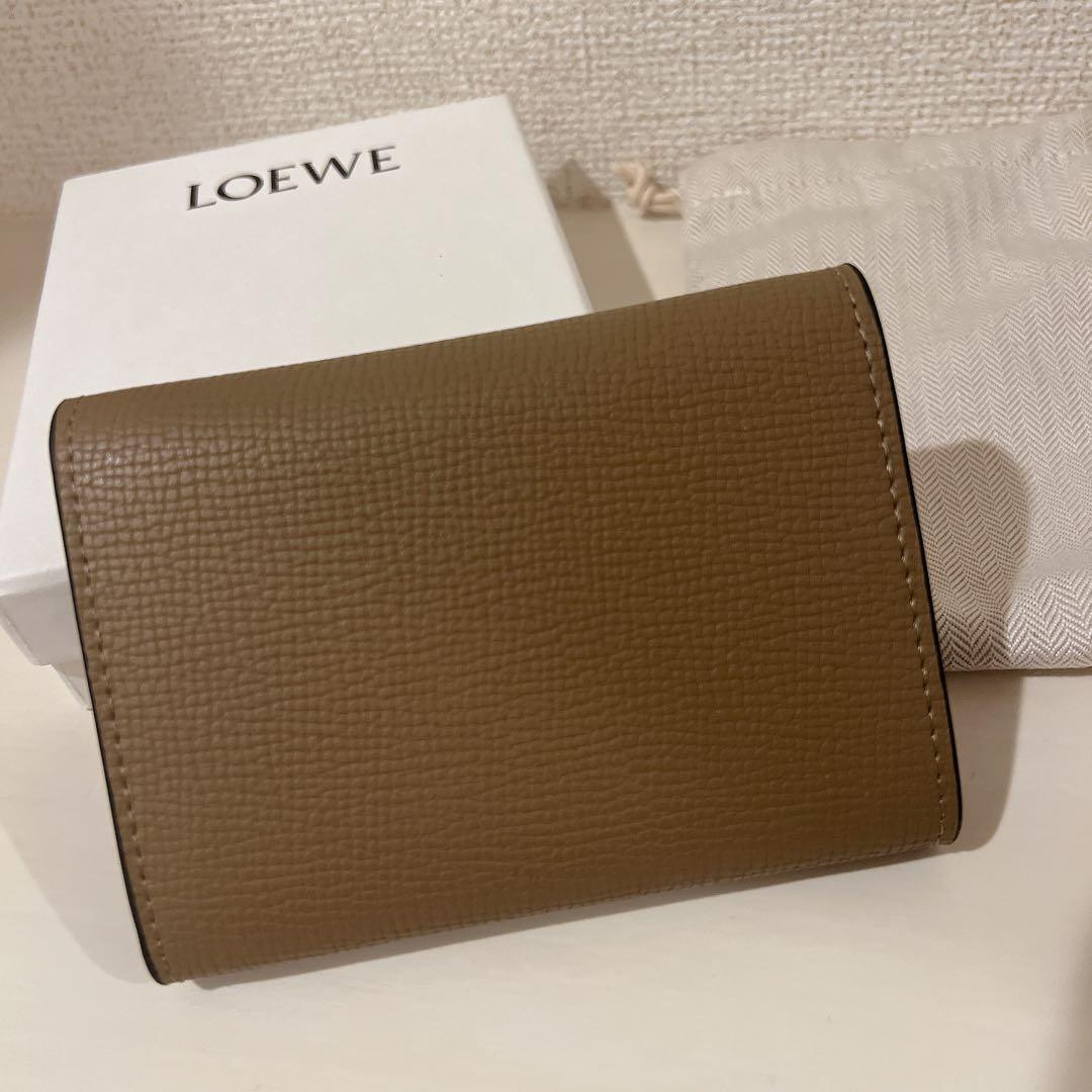 【未使用品】 LOEWE トライフォールド ウォレット アナグラム 金具 レザー