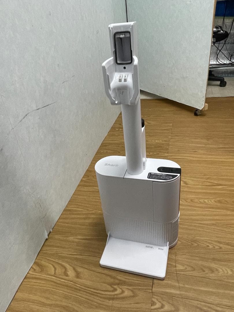 Y☆691 Shark シャークコードレススティッククリーナー LC551JBK