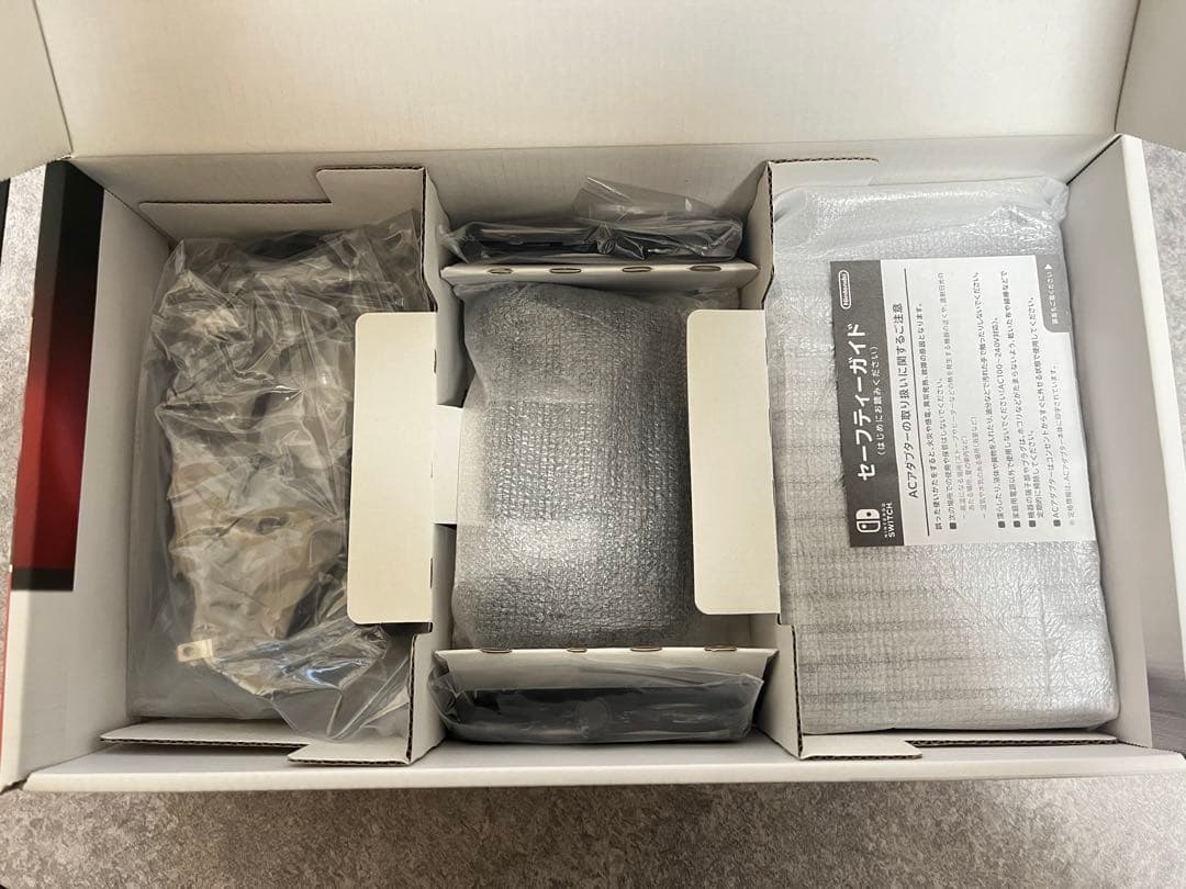 【完品】Nintendo Switch 本体+SDカード(64GB)+軽量ケース