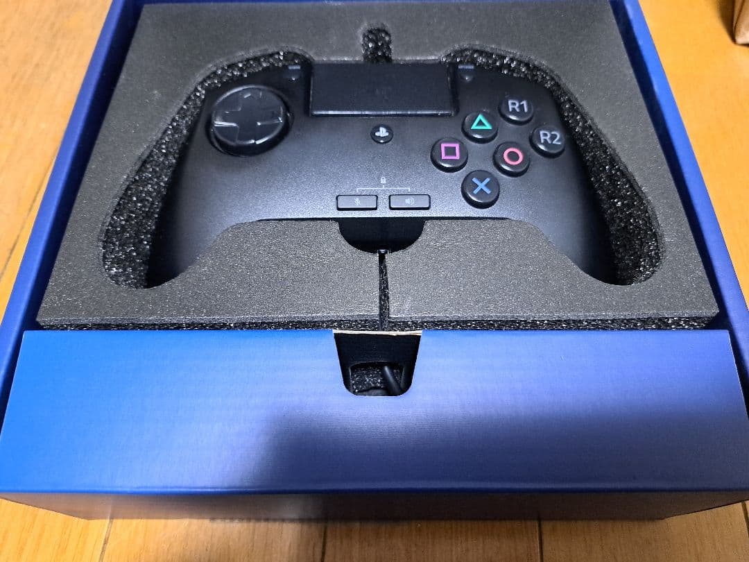 Razer Raion Fightpad for PS4 コントローラー