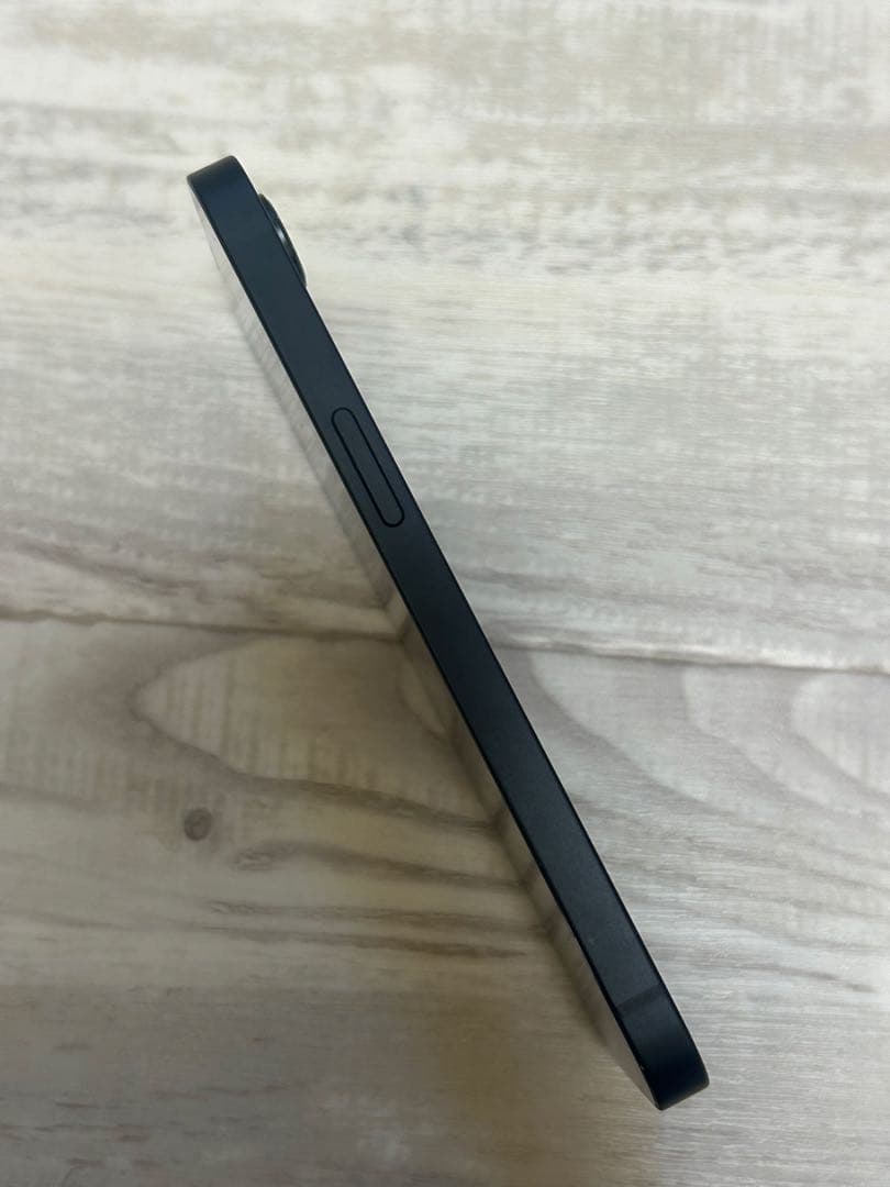 【ほぼ未使用】iPhone16e 128GB バッテリー100% 海外版