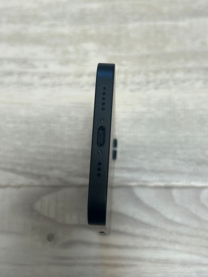 【ほぼ未使用】iPhone16e 128GB バッテリー100% 海外版