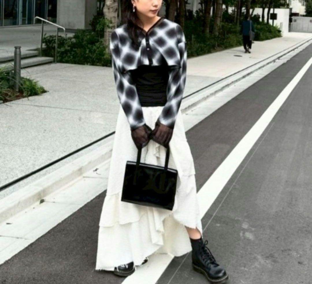 AMERI♥UND OVER SLIT RUFFLE SKIRT
