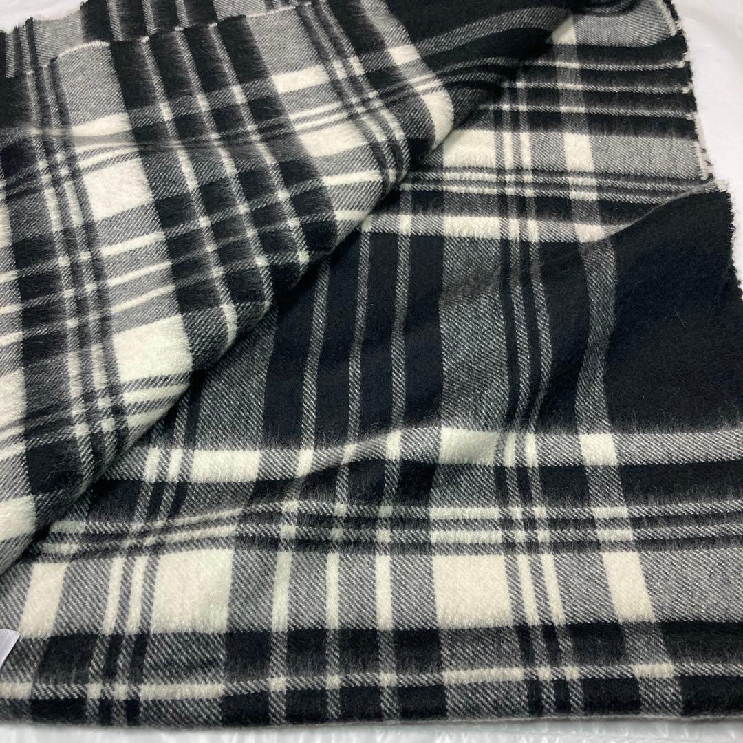 美品 ジョンストンズ カシミヤ100％ 中判ストール ブラック＆ホワイト