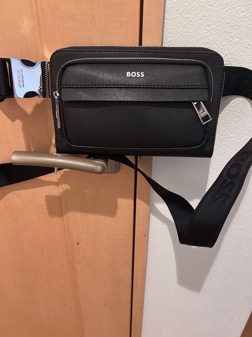 BOSS メンズショルダーバッグ 未使用 ブラック 長財布収納可