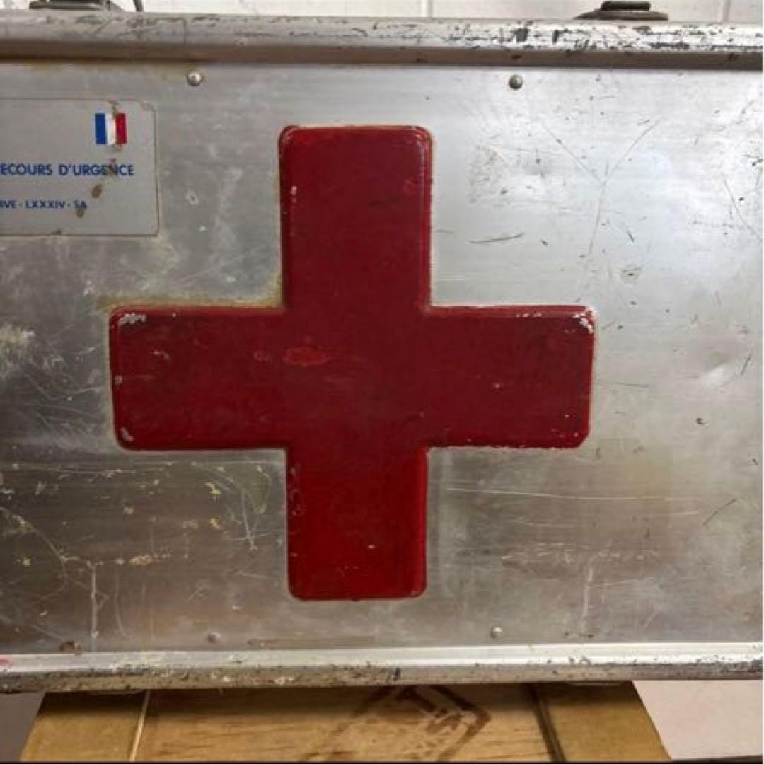 フランス軍　実物　FIRST AID KIT CASE メディカルケース　アルミ