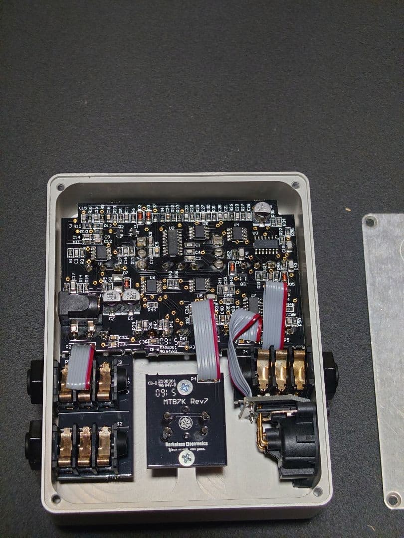 ベース MICROTUBES B7K Analog Bass Preamp