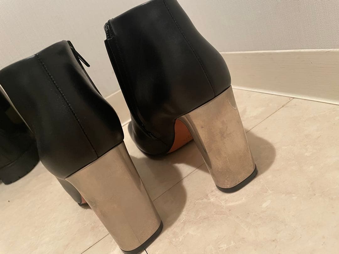 ⭐︎・CELINE ブラックブーツ メタリックヒール