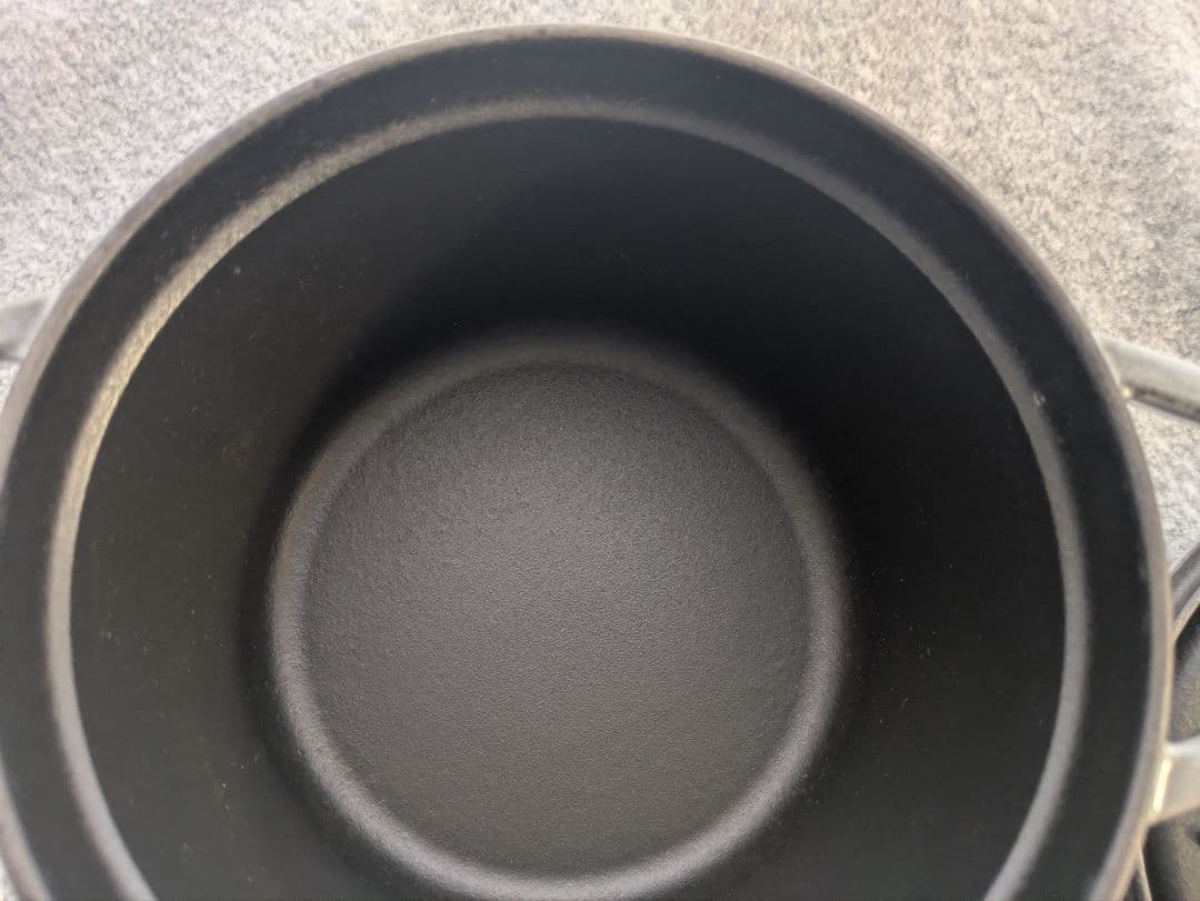 staub ピコココットラウンド　旧16センチ グレー