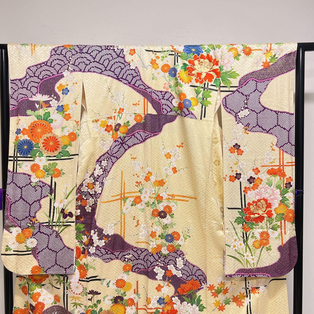 振袖　金駒刺繍　金彩　牡丹　梅花　菊花　紗綾形　着物　125tz
