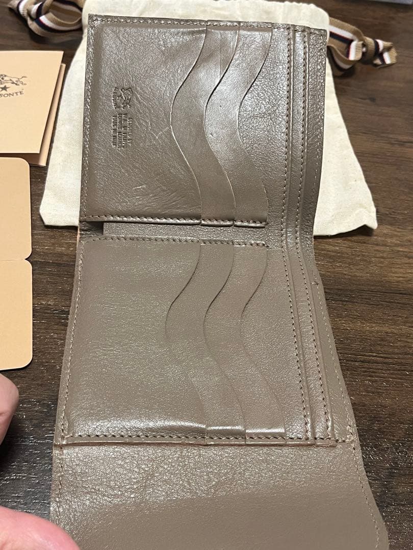 美品イルビゾンテ二つ折り財布 グレー C0424.P