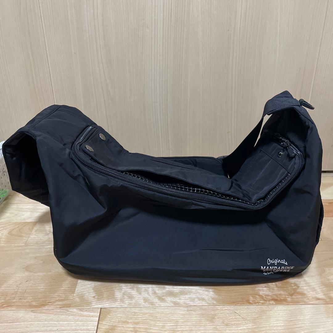 マンダリンブラザーズ　スリーブショルダーバック　ブラック　現行品