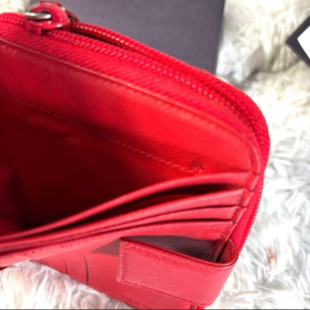 美品✨PRADA プラダラウンドジップ　折り財布 サフィアーノ　レザー