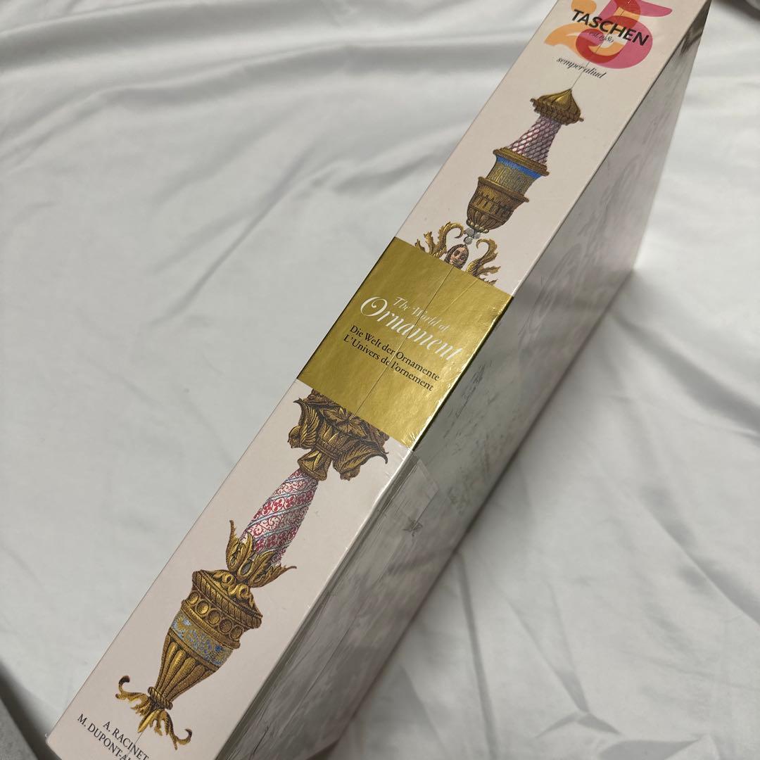 洋書　美品　The World of Ornament タッシェン