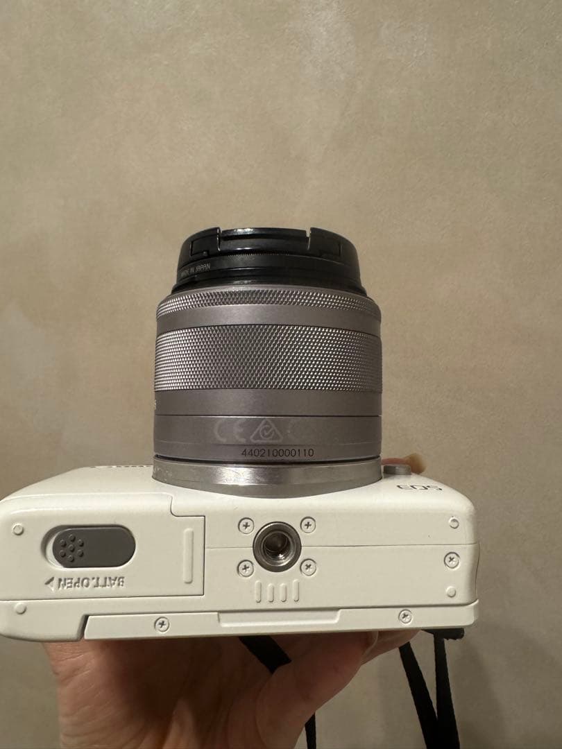 美咲【美品*付属品付き】canon EOS M10ミラーレスカメラ