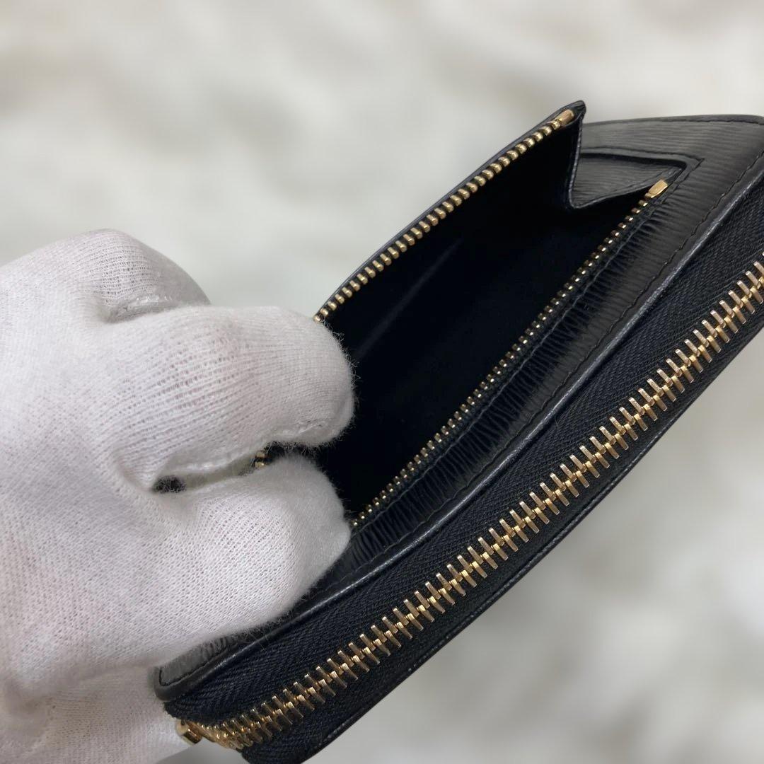 極美品 プラダ ヴィッテロムーブ 二つ折り財布　ラウンドジップ ブラック