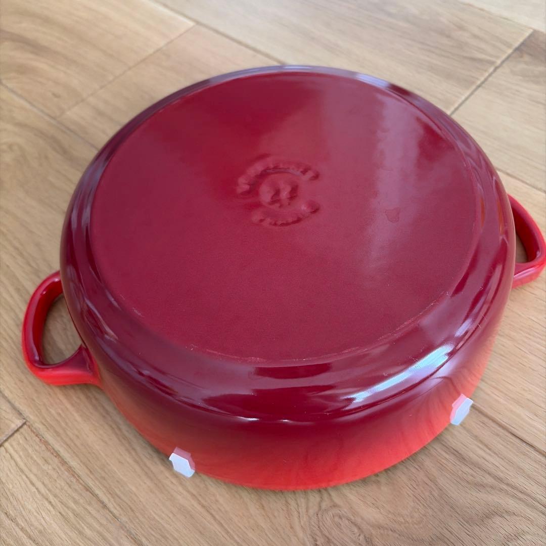 ル・クルーゼ　赤色 両手鍋 浅型 22cm 美品 匿名配送