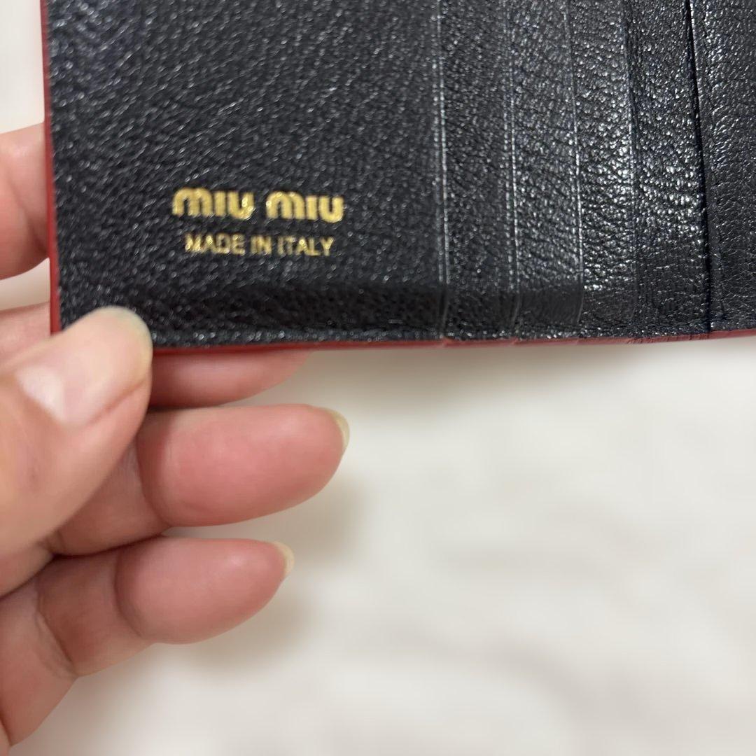 miu miu 三つ折り財布 黒ラブレター型
