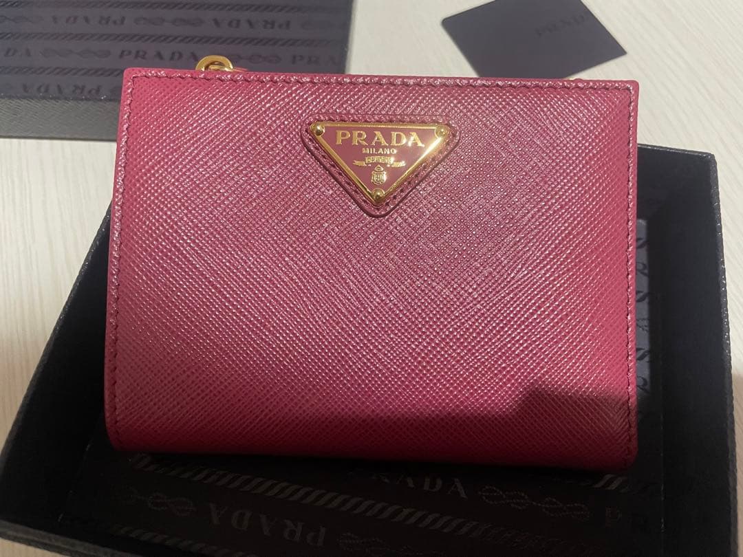 PRADA ピンク サフィアーノレザー 二つ折り財布