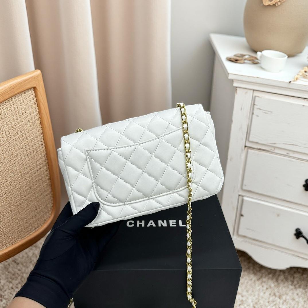 美品 ノベルティ レザー ショルダーバッグ ホワイト