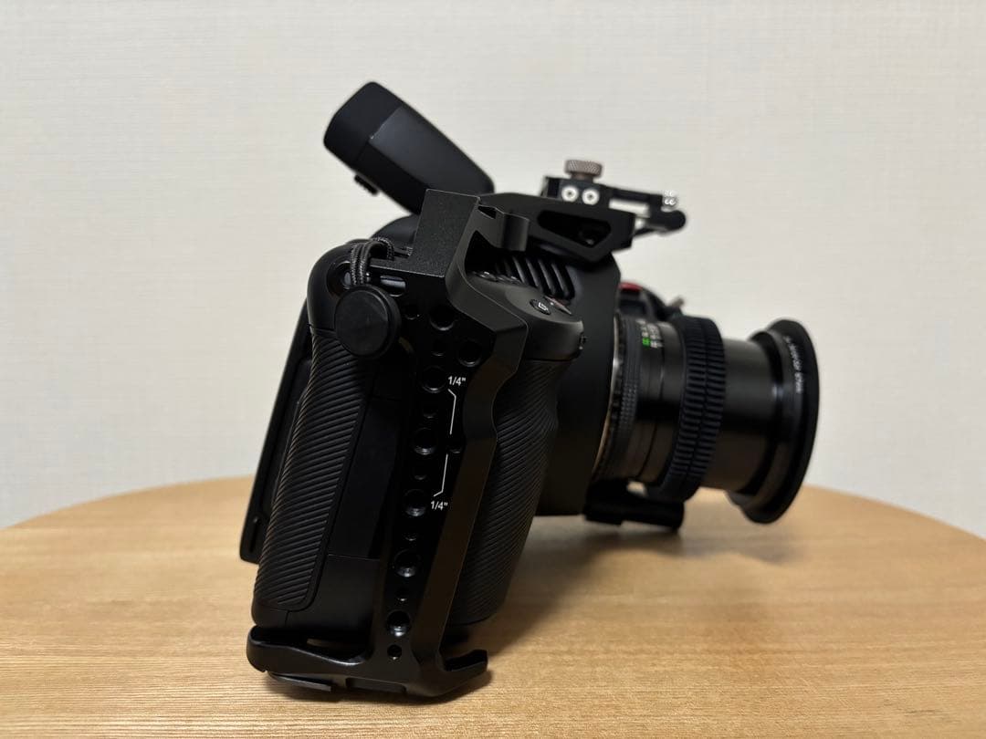 ベー Pocket Cinema Camera 6K G2 EVF付