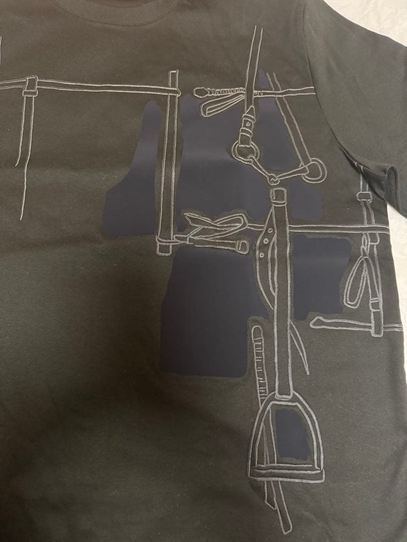 【新品未使用】HERMES カーキ Lサイズ Tシャツ　アルネ・アン・グアッシュ