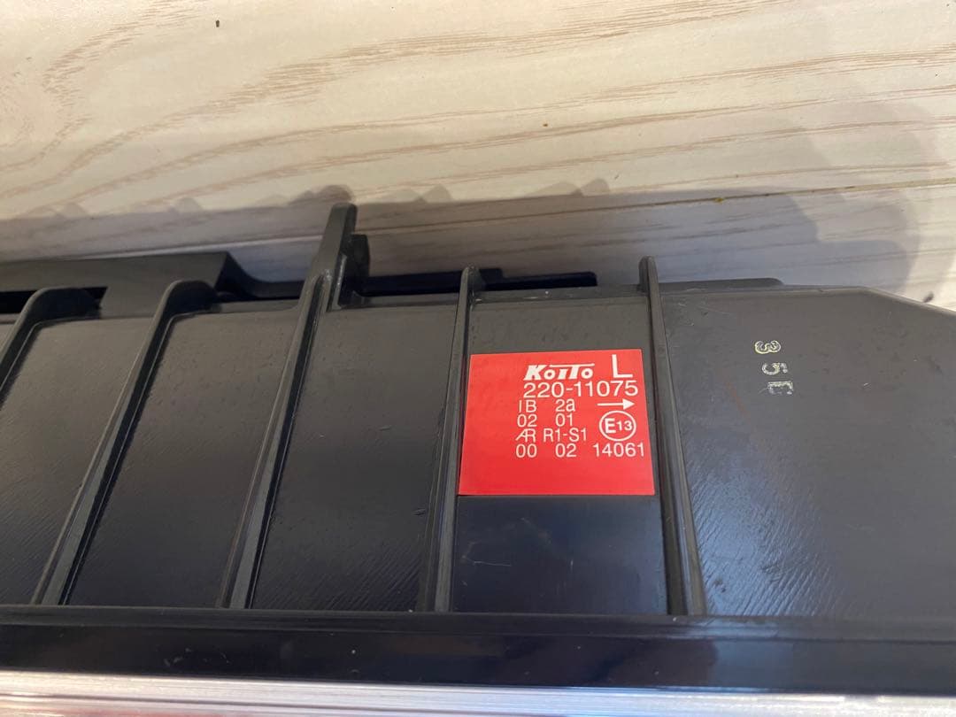 中古 小糸 KOITO 3連LEDテールランプ