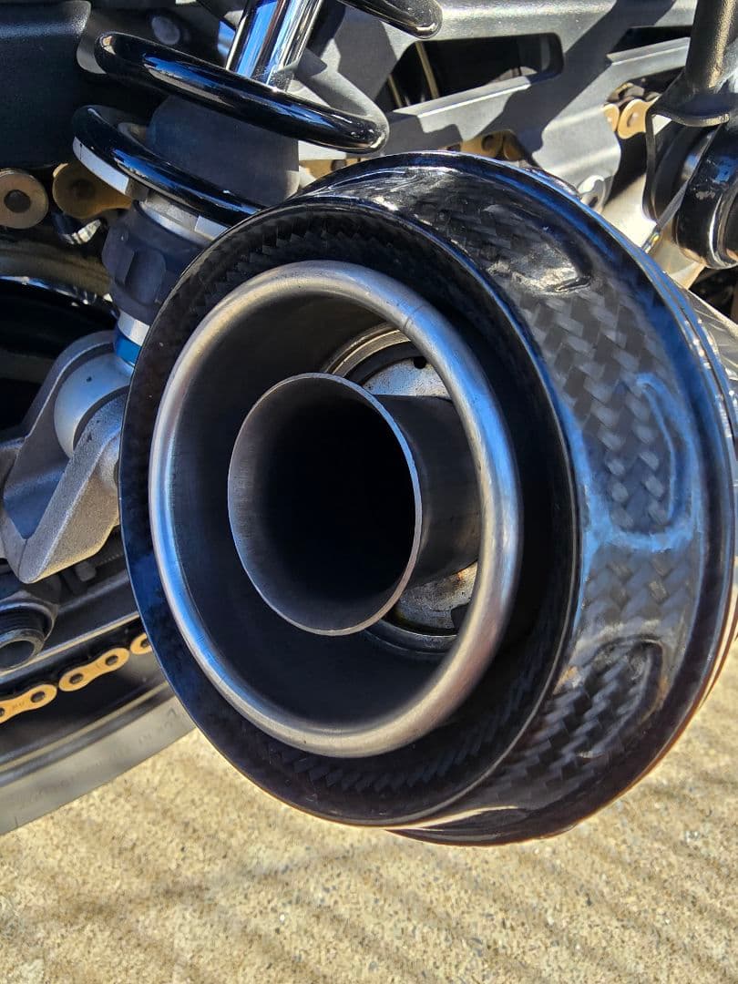 トライアンフスピードツイン1200マフラー