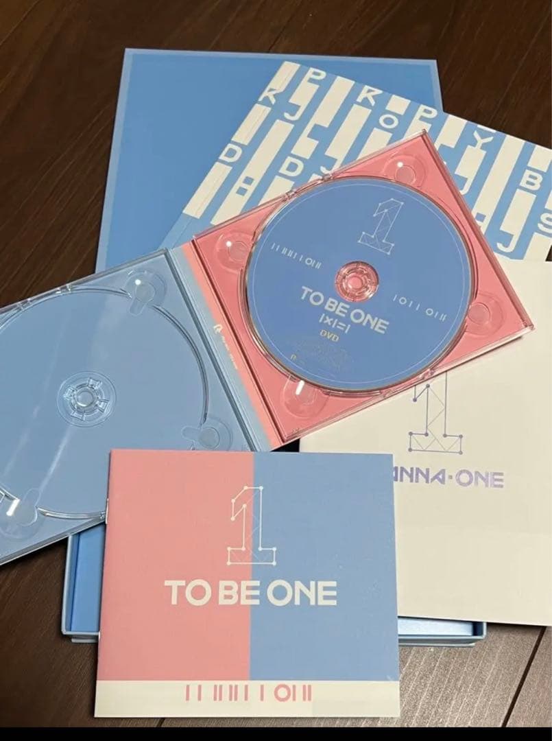 Wanna One アルバム　トレカ付き‼️10枚セット‼️