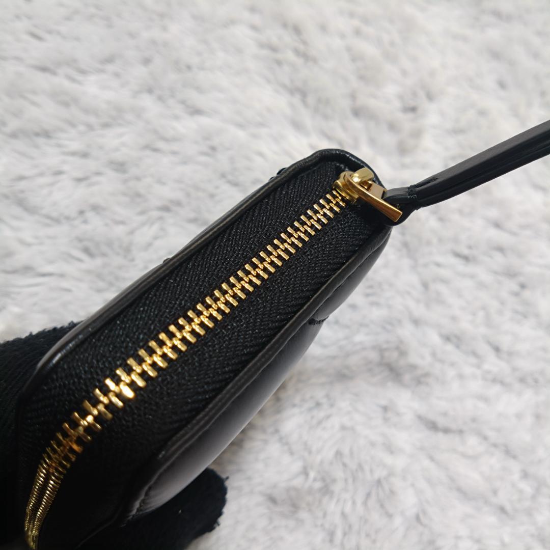 トリーバーチTORYBURCH　ブラックレザー ダイヤモンドキルト　財布　レザー