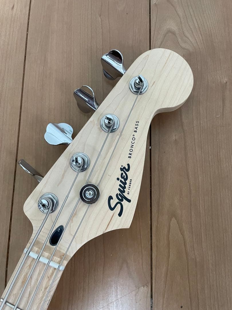 squier Bronco bass ベース
