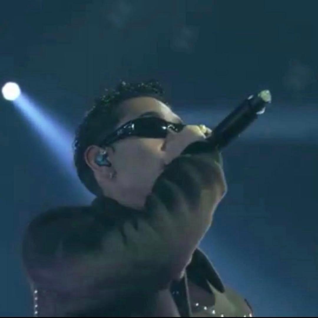 helix LOGO SUNGLASSES BLACK io着用
