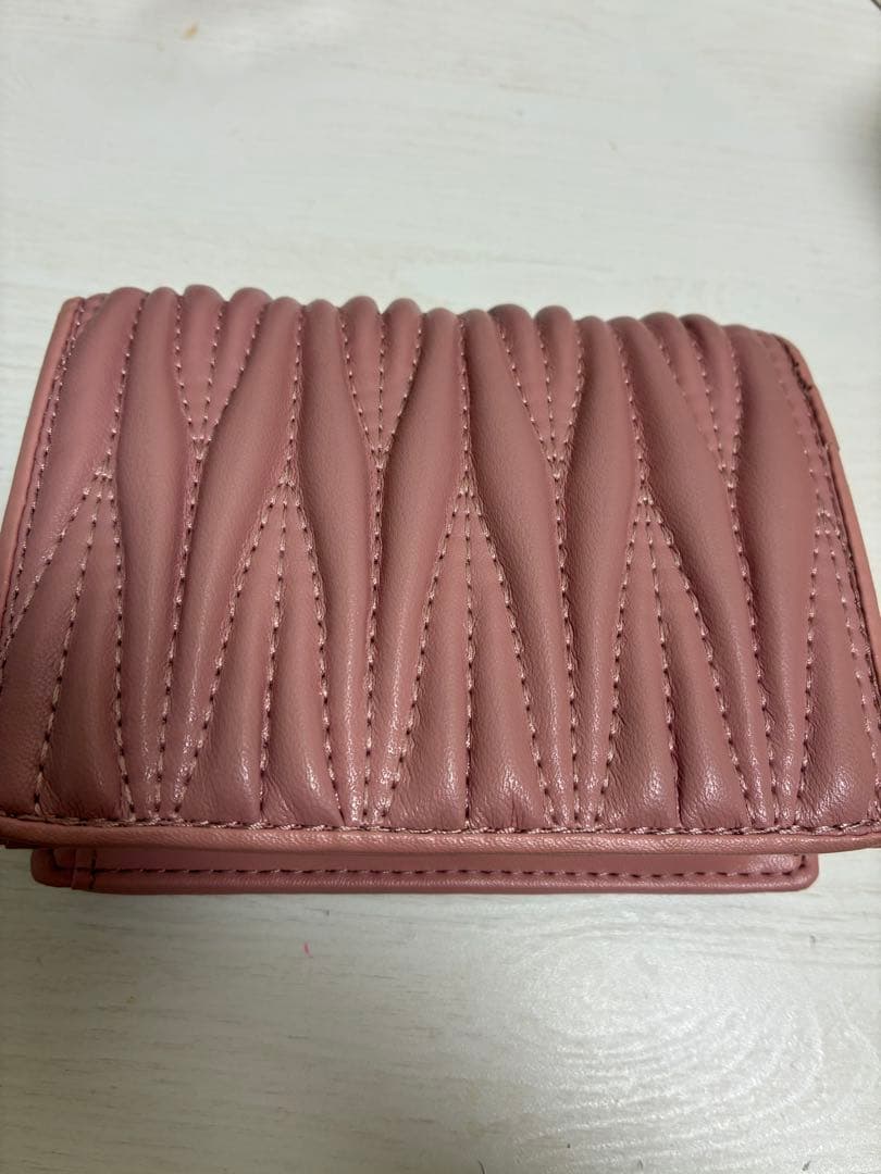 MIU MIU キルティング 二つ折り財布 ピンク