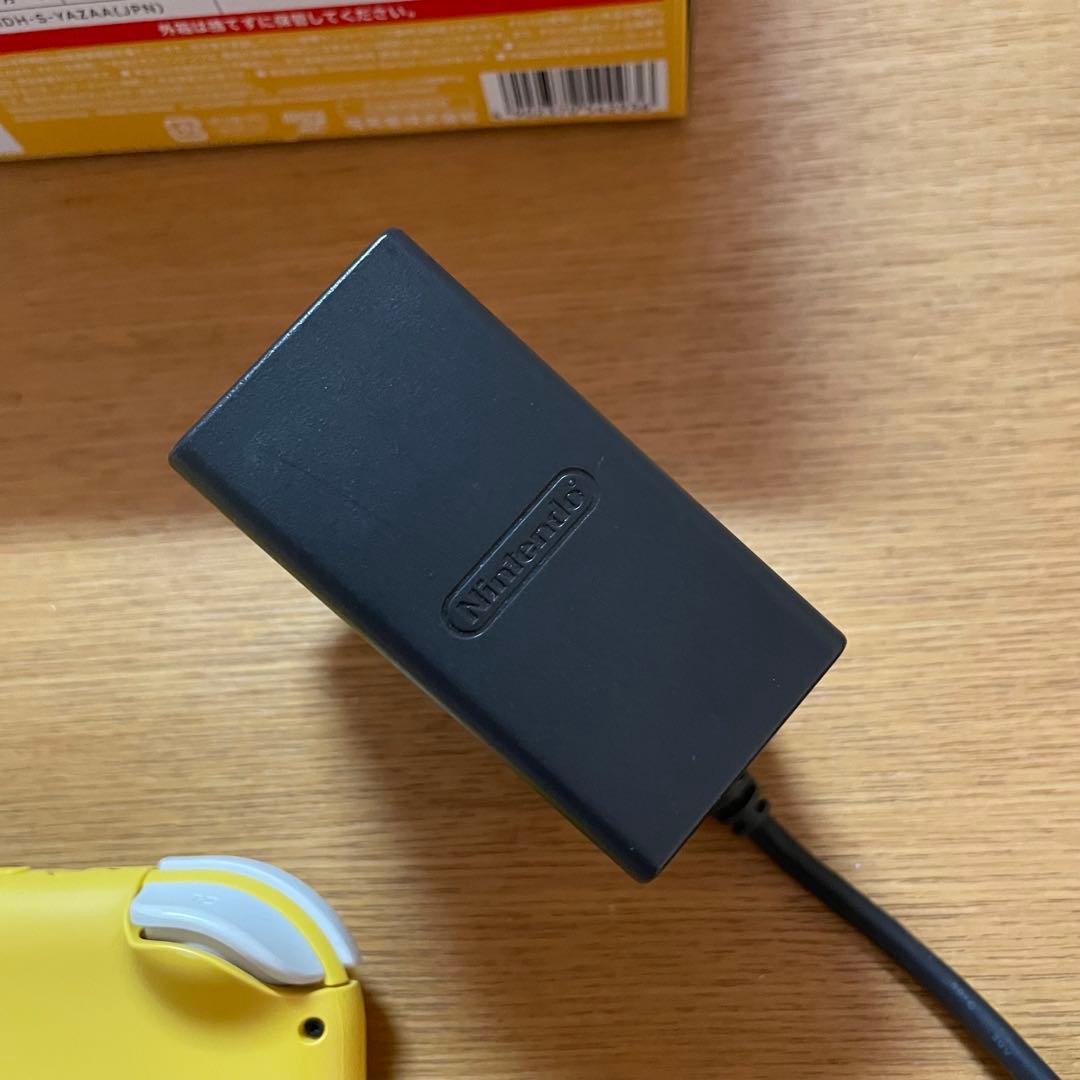 任天堂Switchライト 箱付き　おまけケース付き