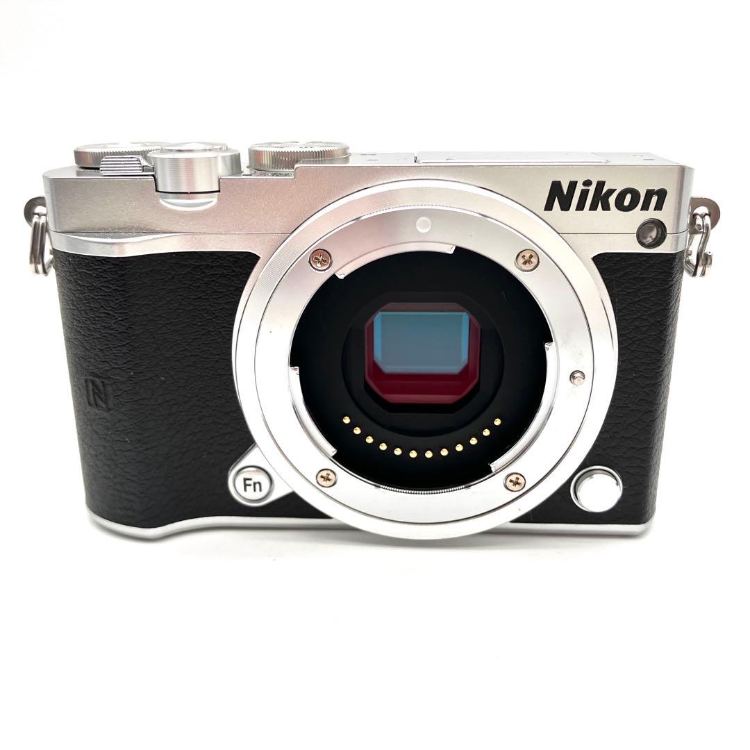 Nikon 1 J5 ダブルレンズキット　シルバー